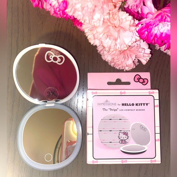 🎀🤭{HELLO KITTY} COMPACT MIRROR!! - Picture 6 of 8